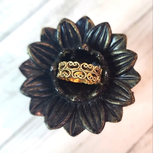 💍super Cute Stackable Gold Toned Ring - Size 9 - Picture 3 of 4